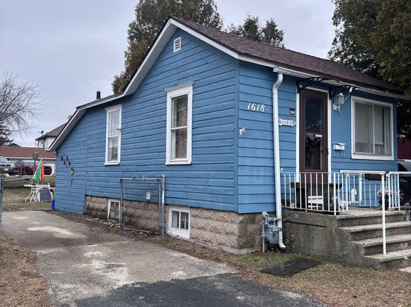 1618 Jackson St, Two Rivers, WI 54241