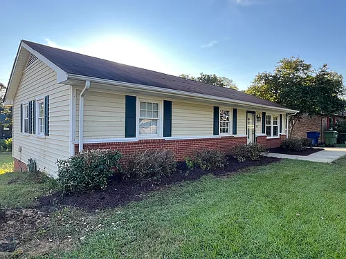 905 Essex Dr Photo 1