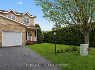 1 Kathleen Cres, Ottawa, ON K2S 1L6