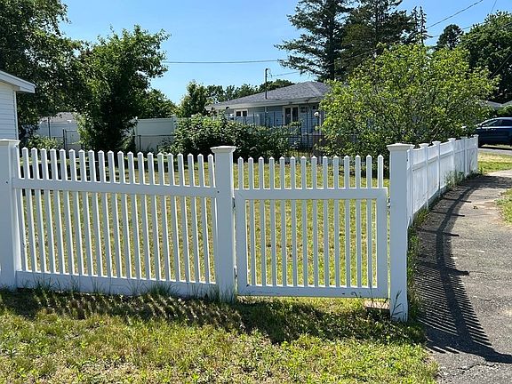 5th image of 16 Surrey Ln