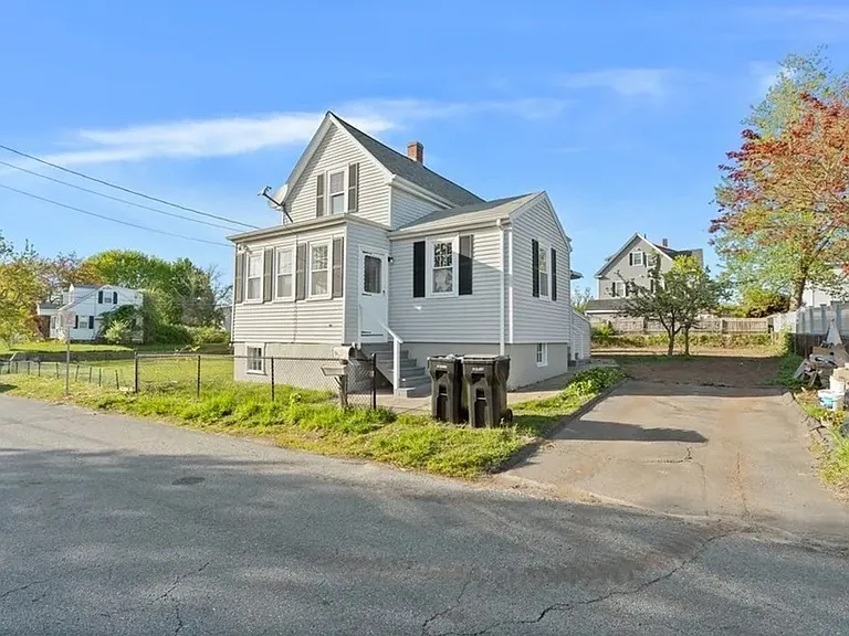 147 Rogers St — Photo 15