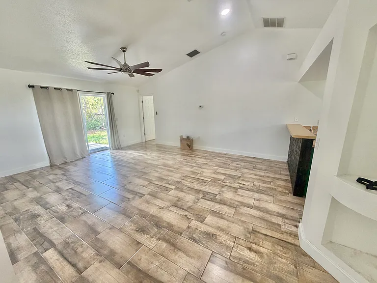 1230 Silverdale St — Photo 6