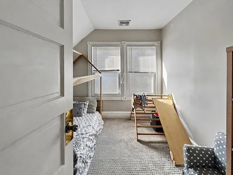 1039 Rees Ave — Photo 16