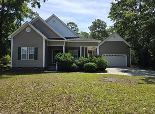 210 Chadwick Shores Dr, Sneads Ferry, NC 28460