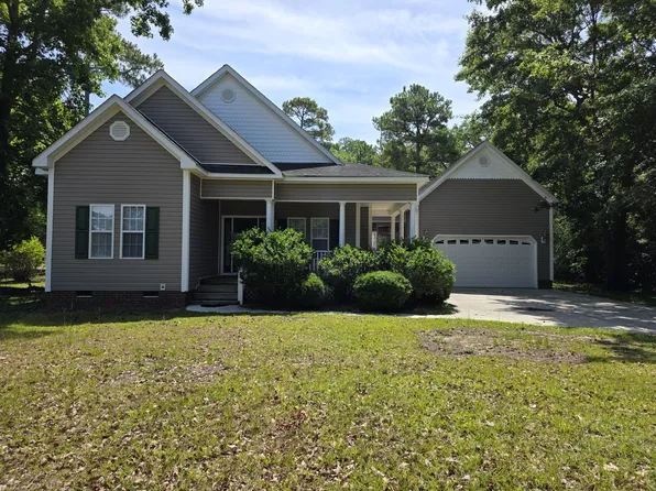 210 Chadwick Shores Dr, Sneads Ferry, NC 28460