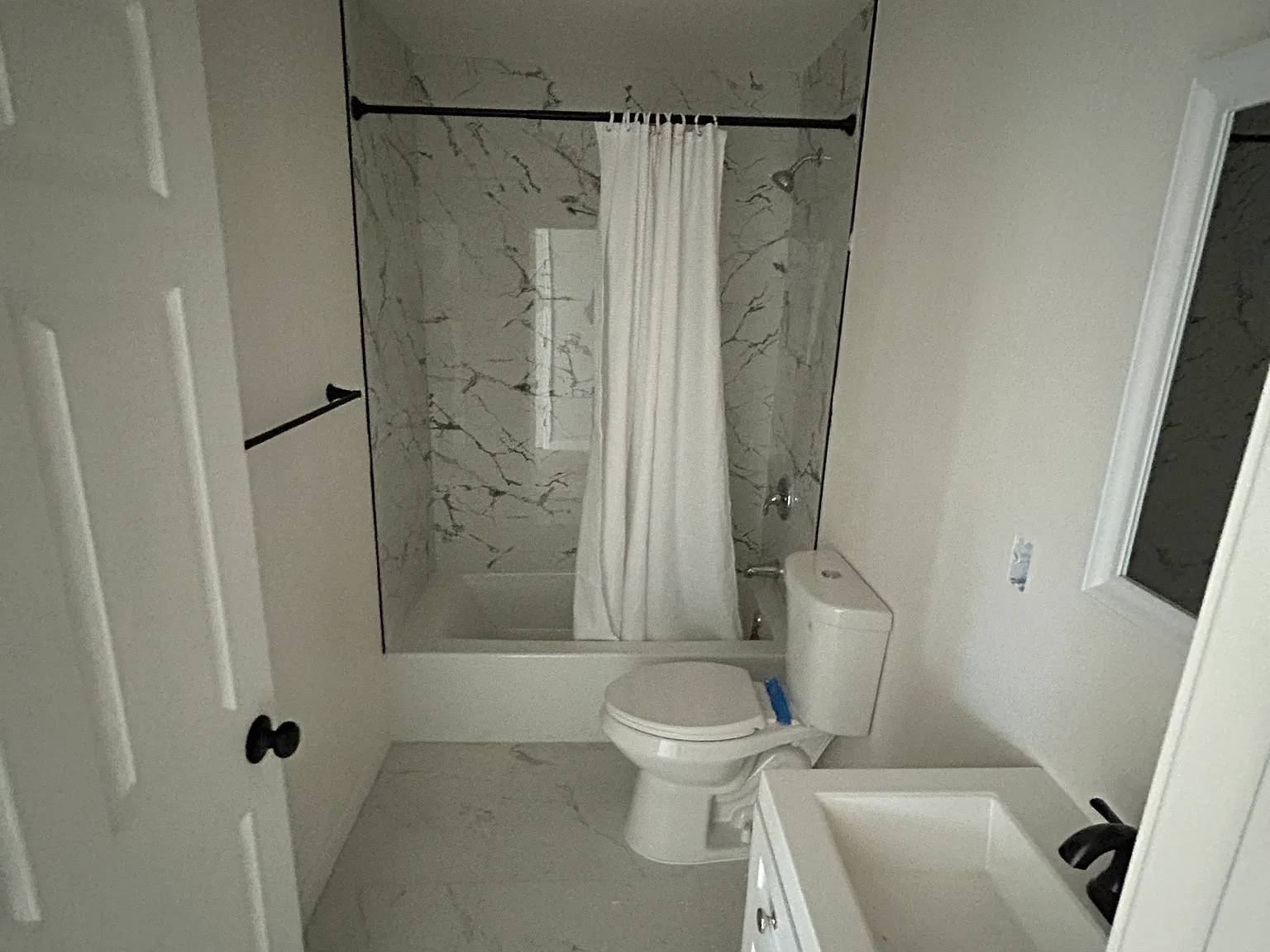 3 bed, 1250 sqft, $3,450 — Photo 3