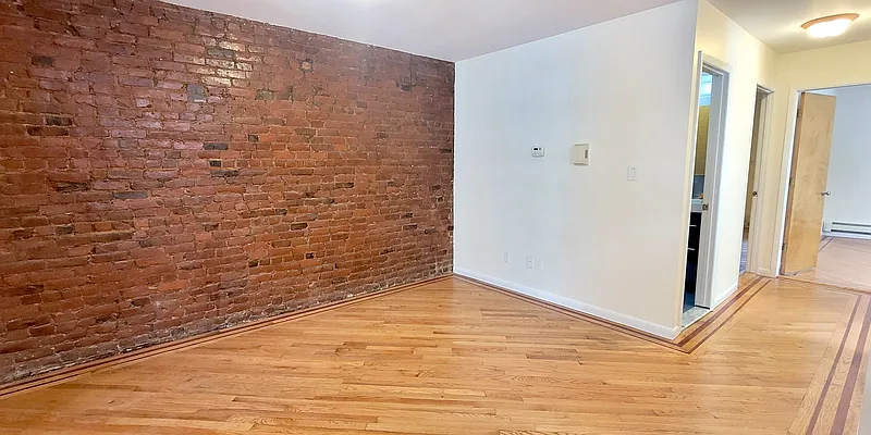 Rented by Senator Realty Estates Inc | media 6