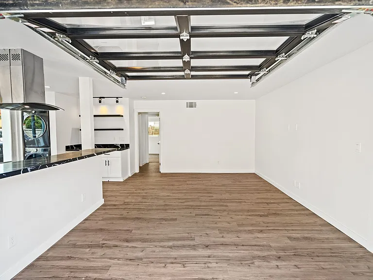 2121 Thomas Avenue — Photo 5