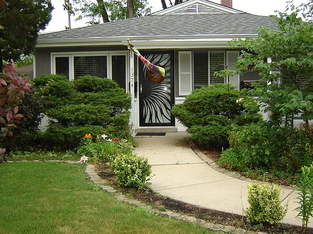 1374 Burnham Ave photo 1