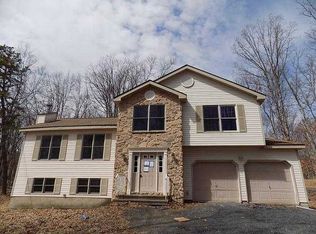 2132 Dogwood Cir, Bushkill, PA 18324
