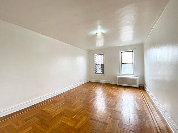 3rd image of 3341 Reservoir Oval W APT 3