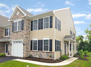 16 Woodspring Cir, Sellersville, PA 18960