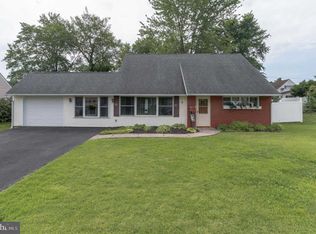 6 Umber Rd, Levittown, PA 19056