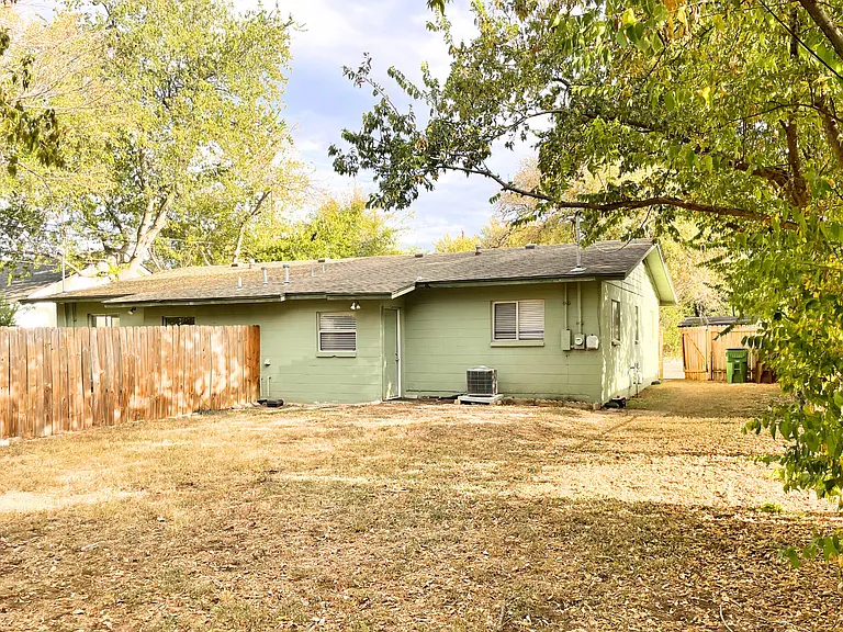 1308 E Main St #A — Photo 12