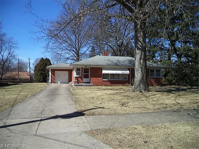 815 Roselawn Ave NE photo 1