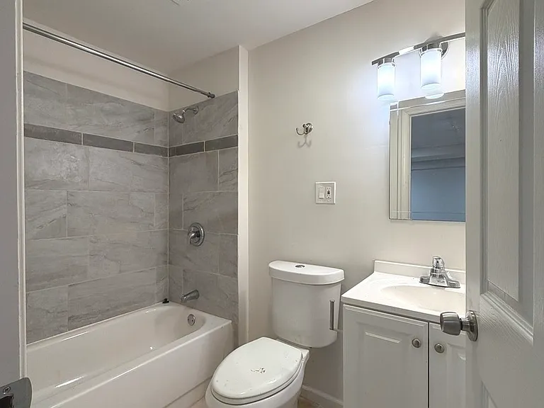 2573 Waterbury Ln — Photo 18