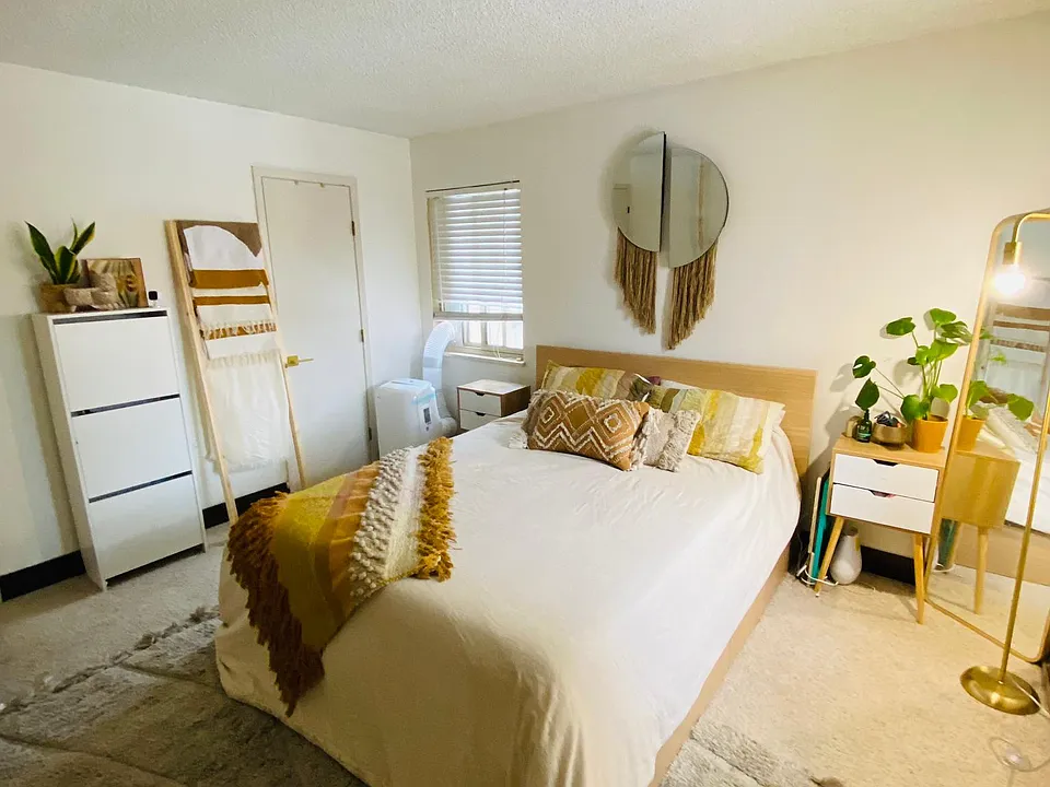 Big master bedroom with attached private bathroom