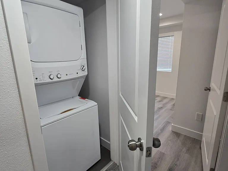1807 Workman St #3/4 — Photo 9