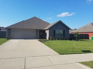 5830 Bob Mills Rd, Springdale, AR 72762