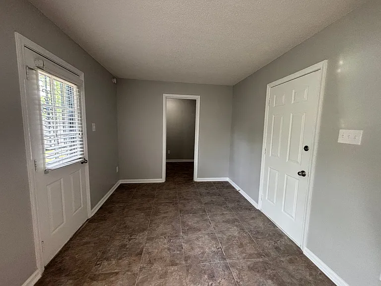 3989 Battlefield Dr — Photo 8