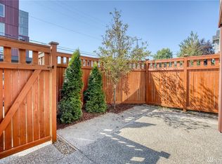 946 N 96th St, Seattle, WA 98103