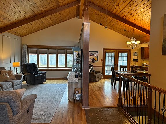 3rd image of 3621 Robin Rd