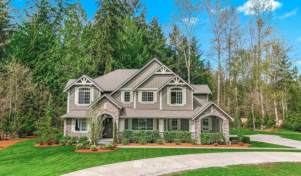 The home you've been waiting for! Newer, almost 5000* sq ft, 5 bedroom home on a level, 3.1 acres in the Meadowood community in Redmond.