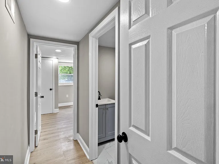 1072 Tremont Dr — Photo 19