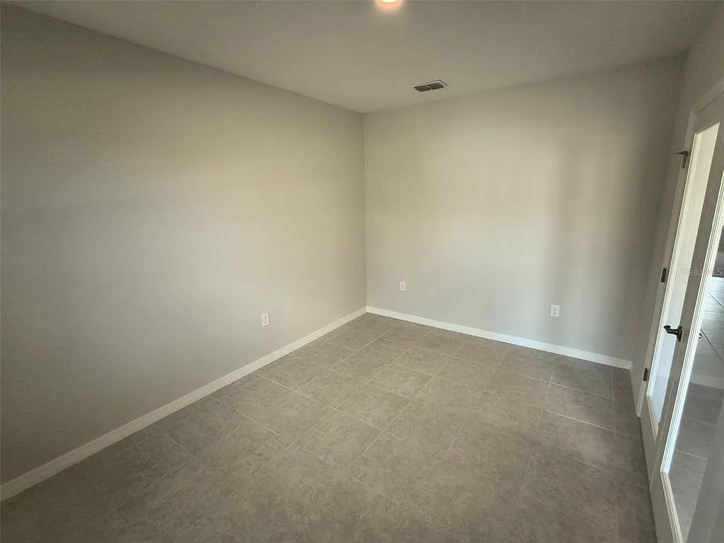 4 bed, 2.0 bath, 2051 sqft, $2,300 — Photo 4