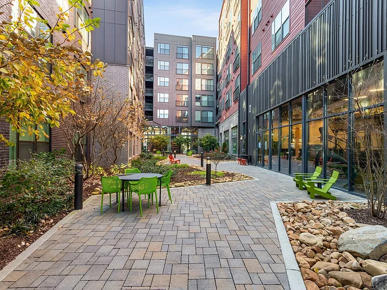 AMLI Westside — Photo 17