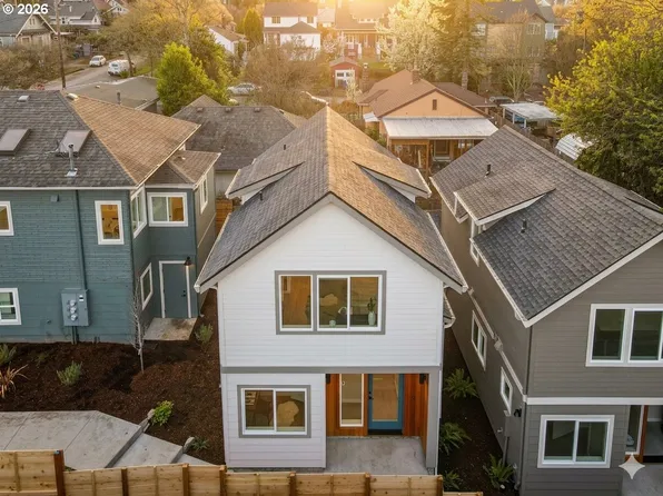 1123 SE Rhone St #B, Portland, OR 97202