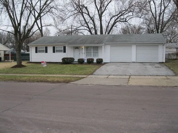 690 Lexington Park, Florissant, MO 63031