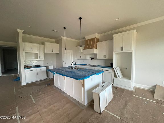3rd image of 110 Canehaven Blvd