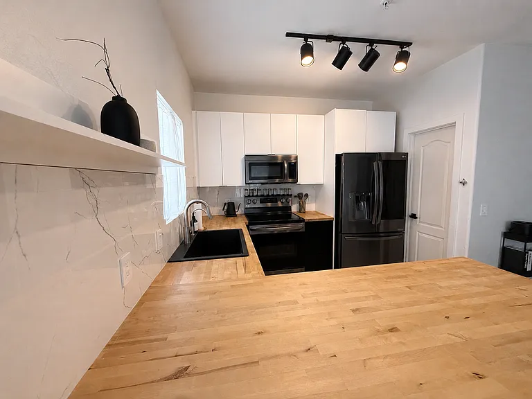 2402 E 5th St #1720 — Photo 3