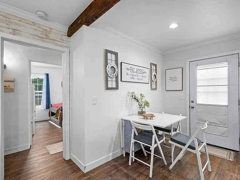 586 Del Mar Ave — Photo 18