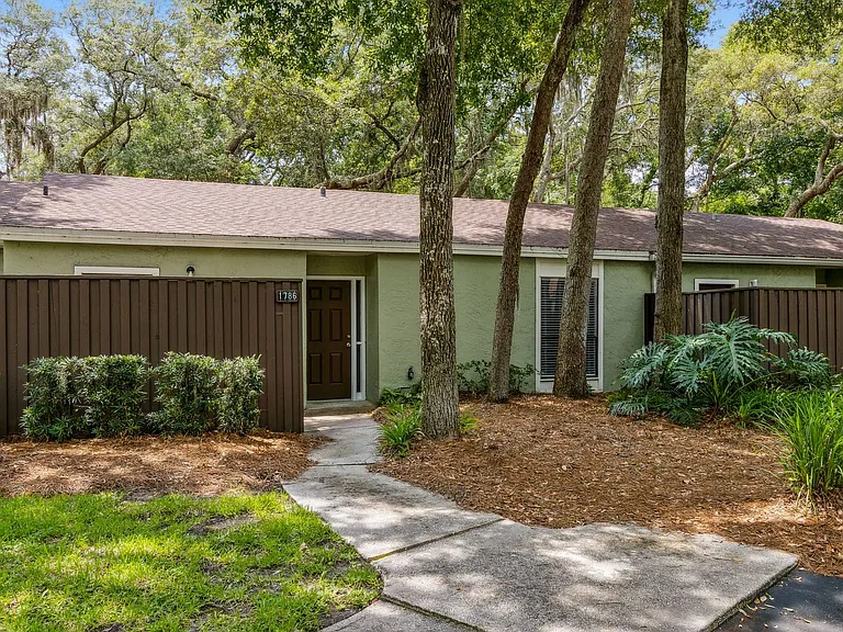 1786 Mariners Walk — Photo 2