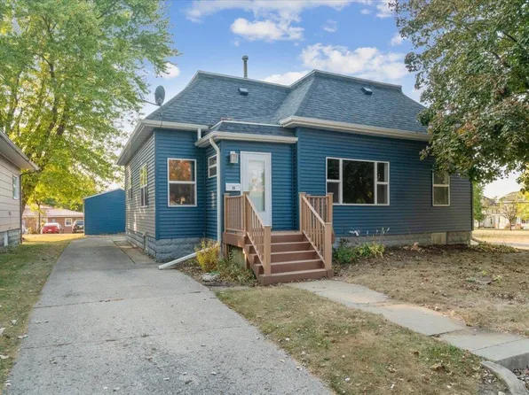 20 4th Ave SE, Oelwein, IA 50662