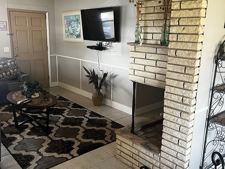 431 NW 14th Pl — Photo 6