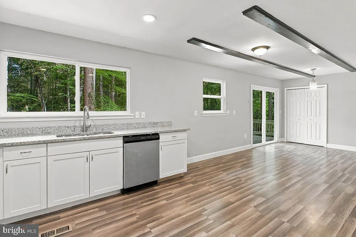 4 bed, 3.0 bath, 2184 sqft, $3,200 — Photo 4