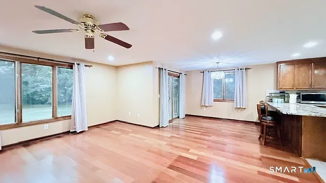 16 Arthur Dr #5 — Photo 2