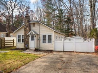 10 Birch St, Mendham, NJ 07945