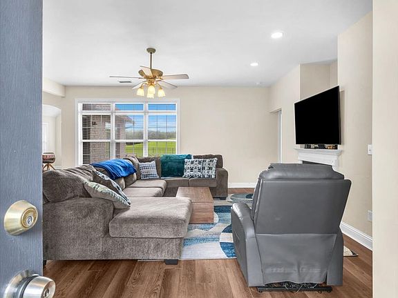 5th image of 38 Castle Bay Dr