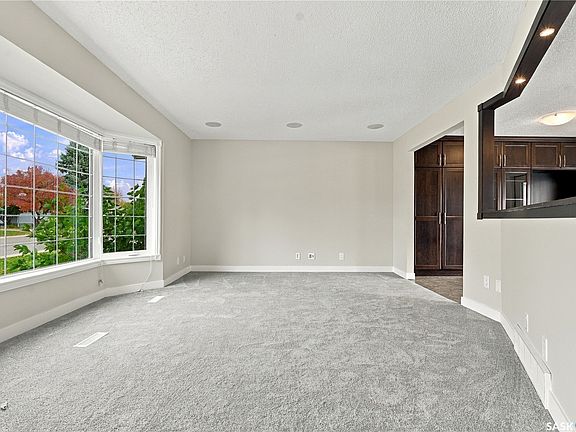 5th image of 353 Guelph Crescent