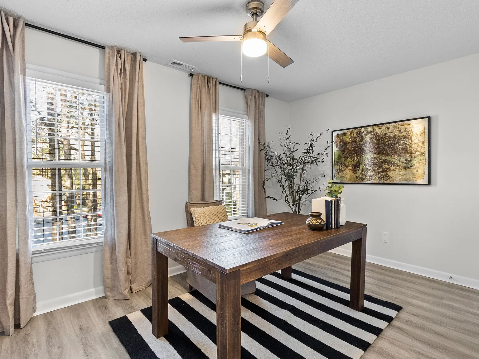 West Oak Apartments — Photo 4