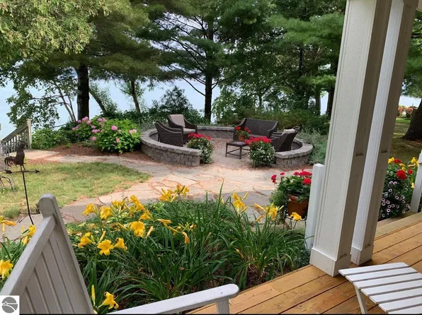 8751 Woodridge Dr, Williamsburg, MI 49690