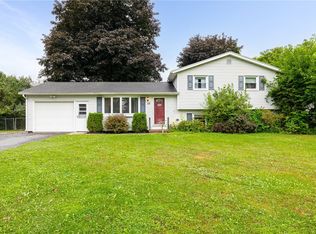 22 Scenic Cir, Rochester, NY 14624