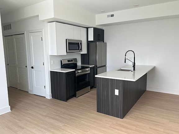 4th image of 3310 Fairmount Ave #7