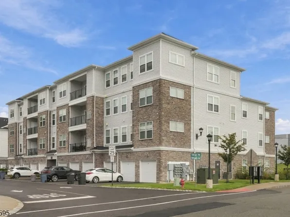 11 Veterans Way #121, Morris Plains Boro, NJ 07950
