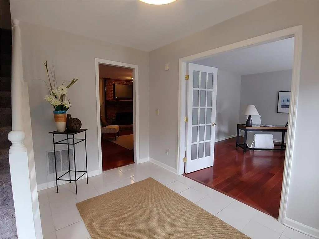 5 bed, 2776 sqft, $3,200 — Photo 3