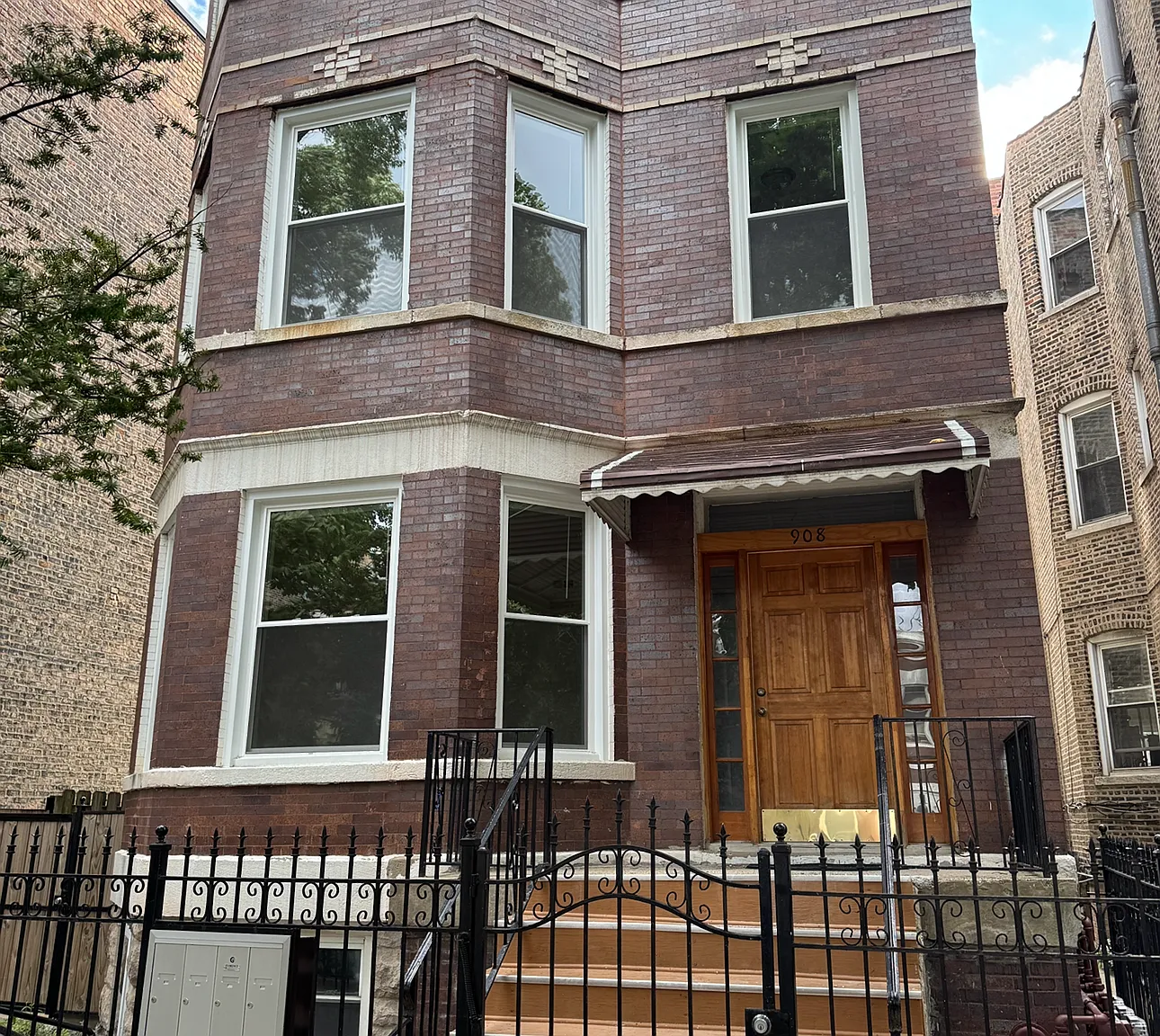 2 bed, 700 sqft, $1,995 — Photo 1